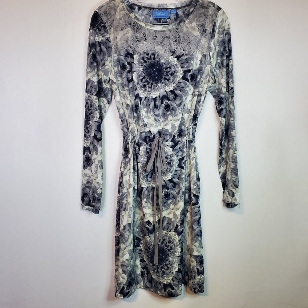 Vera Wang Simply Vera Sheath Dress Size S  Pockets Cinchable Waist Crochet Front
